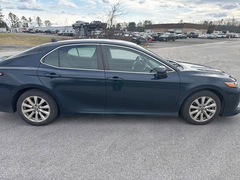 Used 2020 Toyota Camry LE image 5