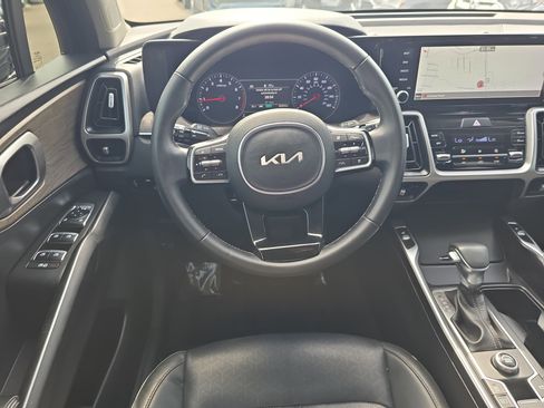 Certified 2022 Kia Sorento EX w/ Panoramic Sunroof Package FWD image 14
