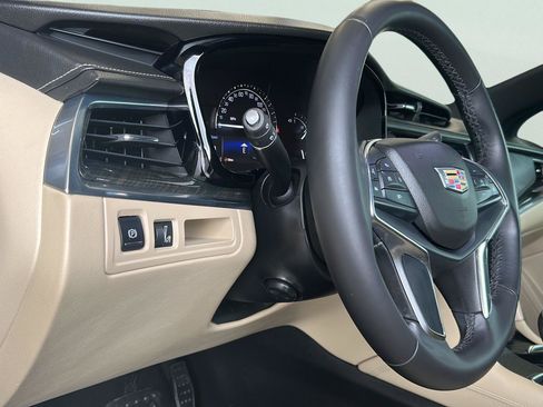 Used 2018 Cadillac XT5 FWD image 12