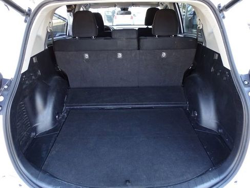 Used 2018 Toyota RAV4 LE image 21