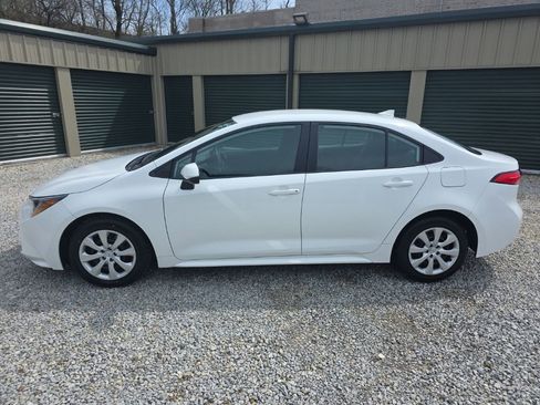 Used 2024 Toyota Corolla LE image 3