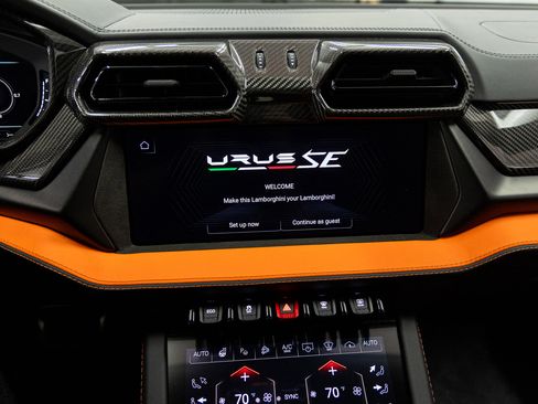 Used 2025 Lamborghini Urus SE image 25