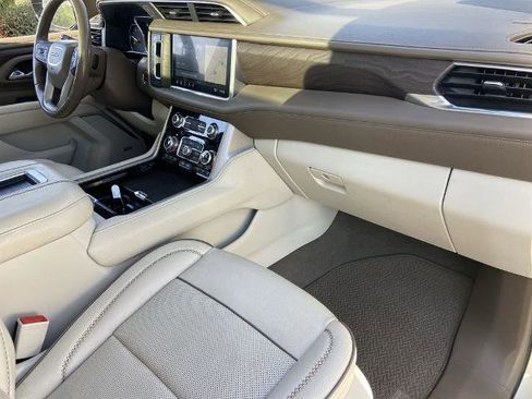 Used 2021 GMC Yukon Denali w/ Denali Premium Package image 26