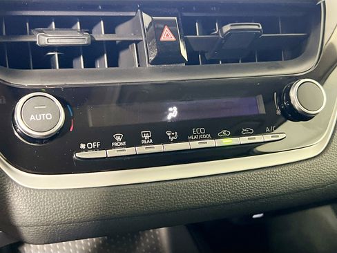 Used 2025 Toyota Corolla LE image 26