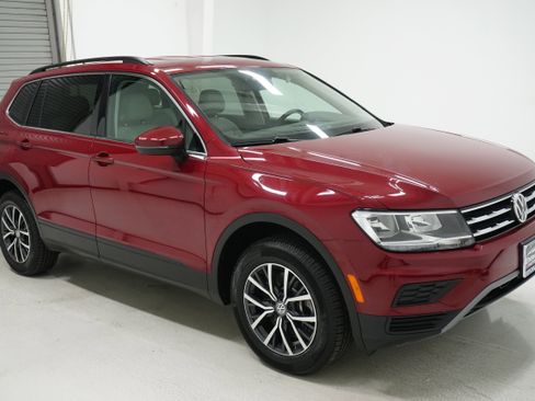 Used 2019 Volkswagen Tiguan SE image 3