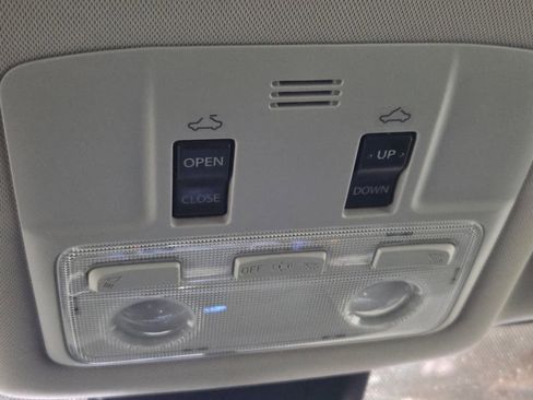 Used 2017 Toyota Corolla LE image 11