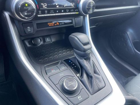 Used 2022 Toyota RAV4 XLE image 26