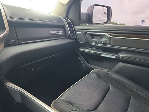 Used 2022 RAM 1500 Laramie AWD/4WD image 17