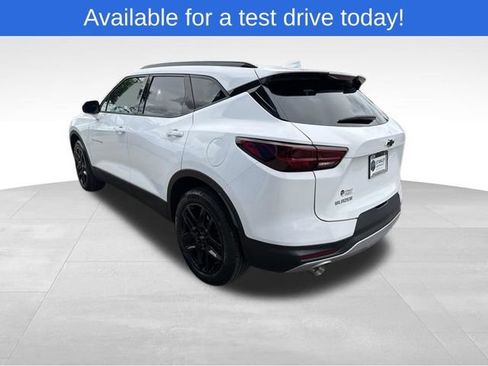 Used 2024 Chevrolet Blazer LT w/ Convenience Package FWD image 3