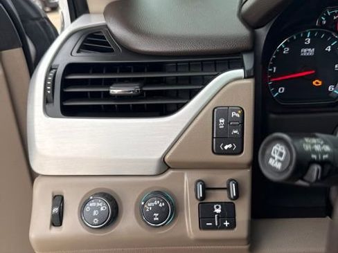Used 2018 GMC Yukon SLT w/ Premium Edition AWD/4WD image 17
