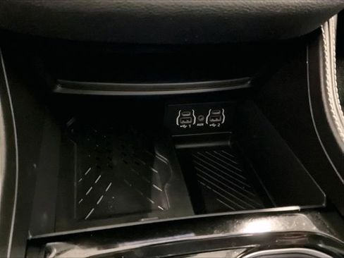 Used 2025 Chrysler Pacifica Limited FWD image 28
