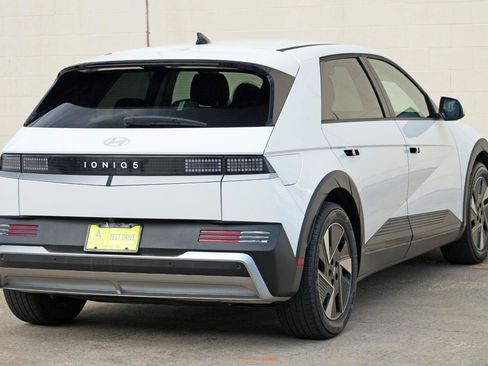 Used 2025 Hyundai Ioniq 5 SE RWD image 48