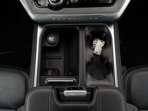 Used 2025 Ford Expedition Max Platinum image 37