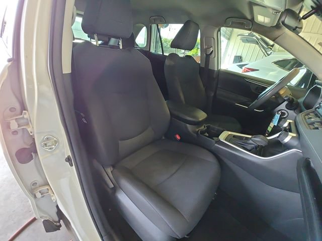 Used 2019 Toyota RAV4 LE FWD image 22