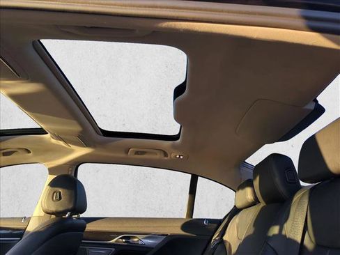 Used 2017 BMW 740i image 20