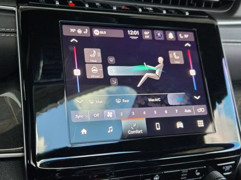 Certified 2022 Jeep Grand Cherokee Altitude AWD/4WD image 4
