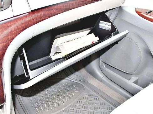 Used 2011 Toyota Sienna Limited image 29