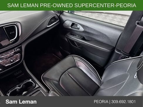 Used 2025 Chrysler Pacifica Limited FWD image 24