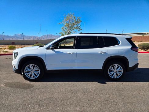 Used 2024 GMC Acadia Elevation FWD image 3
