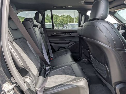 Used 2025 Jeep Grand Cherokee Altitude RWD image 29