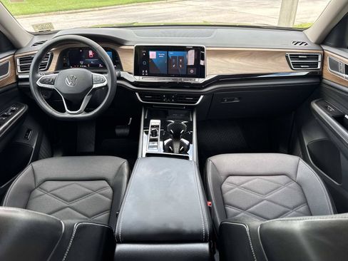 Used 2024 Volkswagen Atlas SE FWD image 28