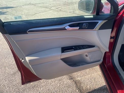 Used 2019 Ford Fusion SEL image 12