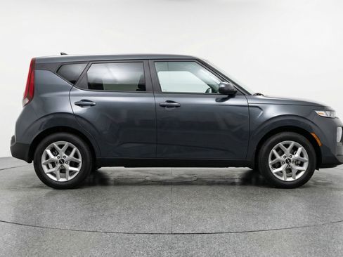 Used 2025 Kia Soul LX w/ LX Technology Package FWD image 11