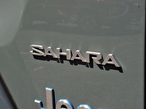Used 2024 Jeep Wrangler Unlimited Sahara AWD/4WD image 32
