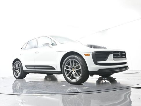 Certified 2025 Porsche Macan AWD/4WD image 55