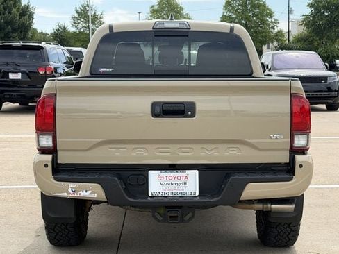 Used 2019 Toyota Tacoma TRD Off-Road w/ Technology Package AWD/4WD image 5