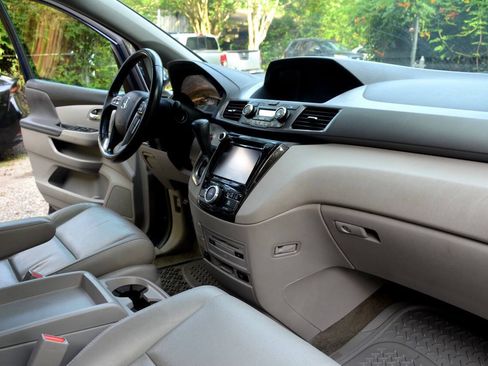 Used 2015 Honda Odyssey Touring image 16