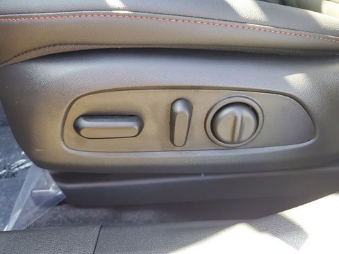 Used 2025 Chevrolet Trax RS w/ Driver Confidence Package image 21