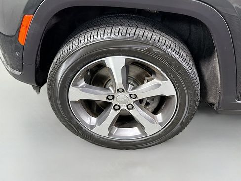Used 2023 Jeep Grand Cherokee L Limited w/ Luxury Tech Group II AWD/4WD image 39