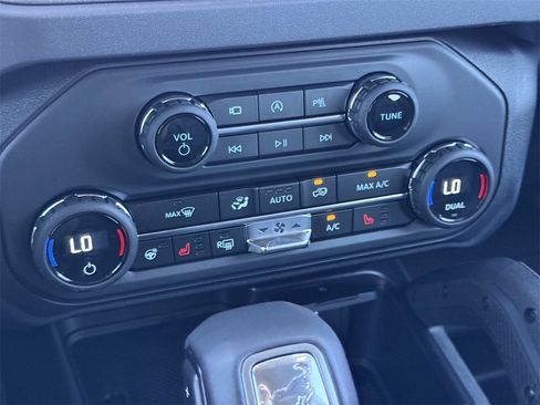 New 2025 Ford Bronco Badlands image 42