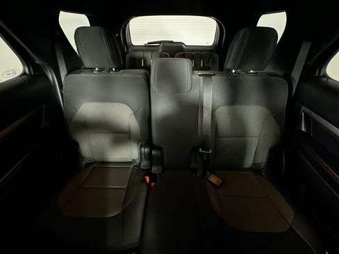 Used 2018 Ford Explorer XLT w/ Equipment Group 201A FWD image 13