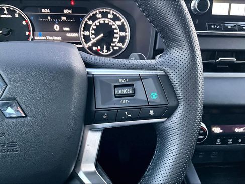 Used 2023 Mitsubishi Outlander SE image 23