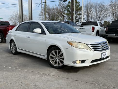 Used 2012 Toyota Avalon Limited image 2