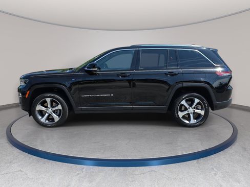 Certified 2023 Jeep Grand Cherokee 4WD 4xe w/ Luxury Tech Group II image 8