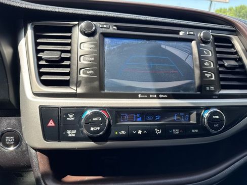 Used 2016 Toyota Highlander XLE FWD image 21