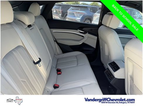 Used 2024 Audi Q8 e-tron Premium Plus AWD/4WD image 29