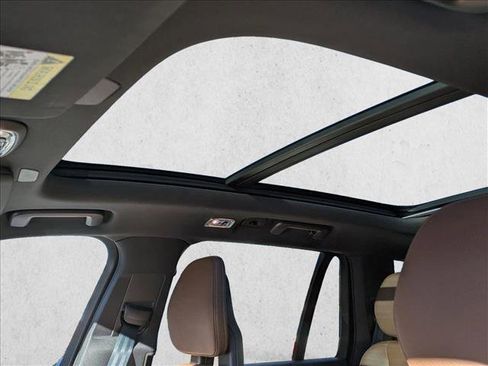 Used 2022 Volvo XC90 T6 Momentum w/ Advanced Package image 16