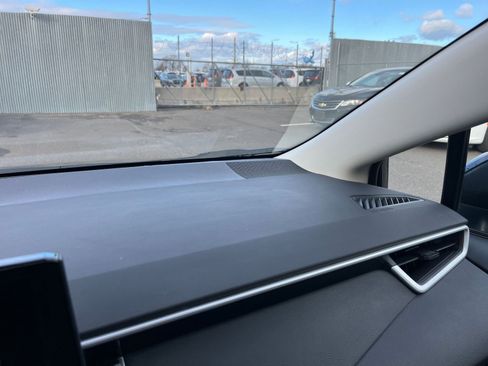 Used 2025 Toyota Corolla LE image 34