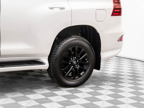 Used 2022 Lexus GX 460 image 35