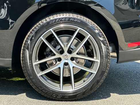 Certified 2025 Porsche Macan AWD/4WD image 30