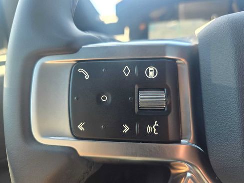 Used 2025 Land Rover Discovery S AWD/4WD image 35