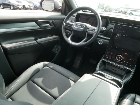 Used 2025 GMC Terrain Elevation w/ Elevation Premium Package AWD/4WD image 9