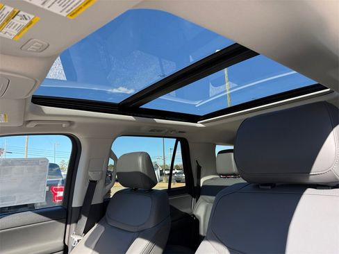 New 2025 Ford Expedition Max Active image 16