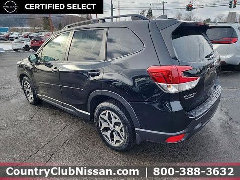 Used 2020 Subaru Forester Premium image 6