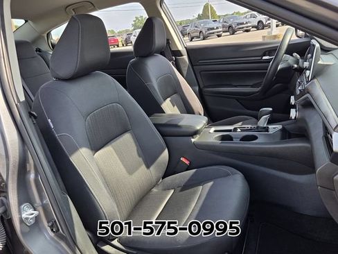 Used 2025 Nissan Altima 2.5 SV FWD image 18