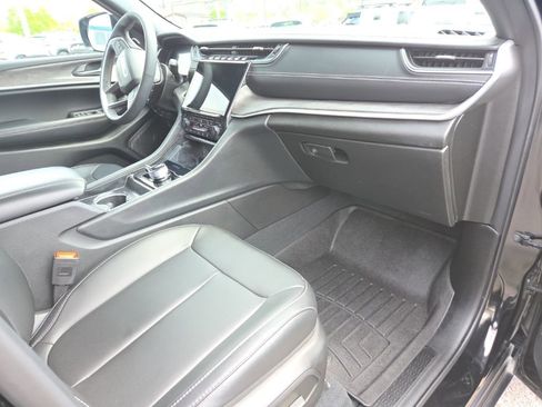 Used 2025 Jeep Grand Cherokee L Limited w/ Black Appearance Package image 22